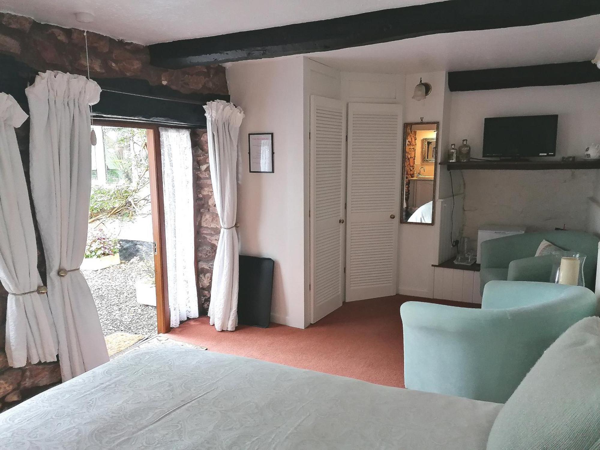 Steps Farmhouse B&B Майнхед Стая снимка