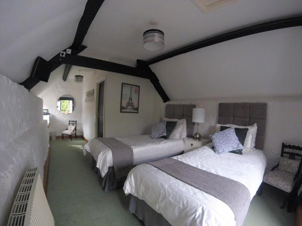 Steps Farmhouse B&B Майнхед Стая снимка
