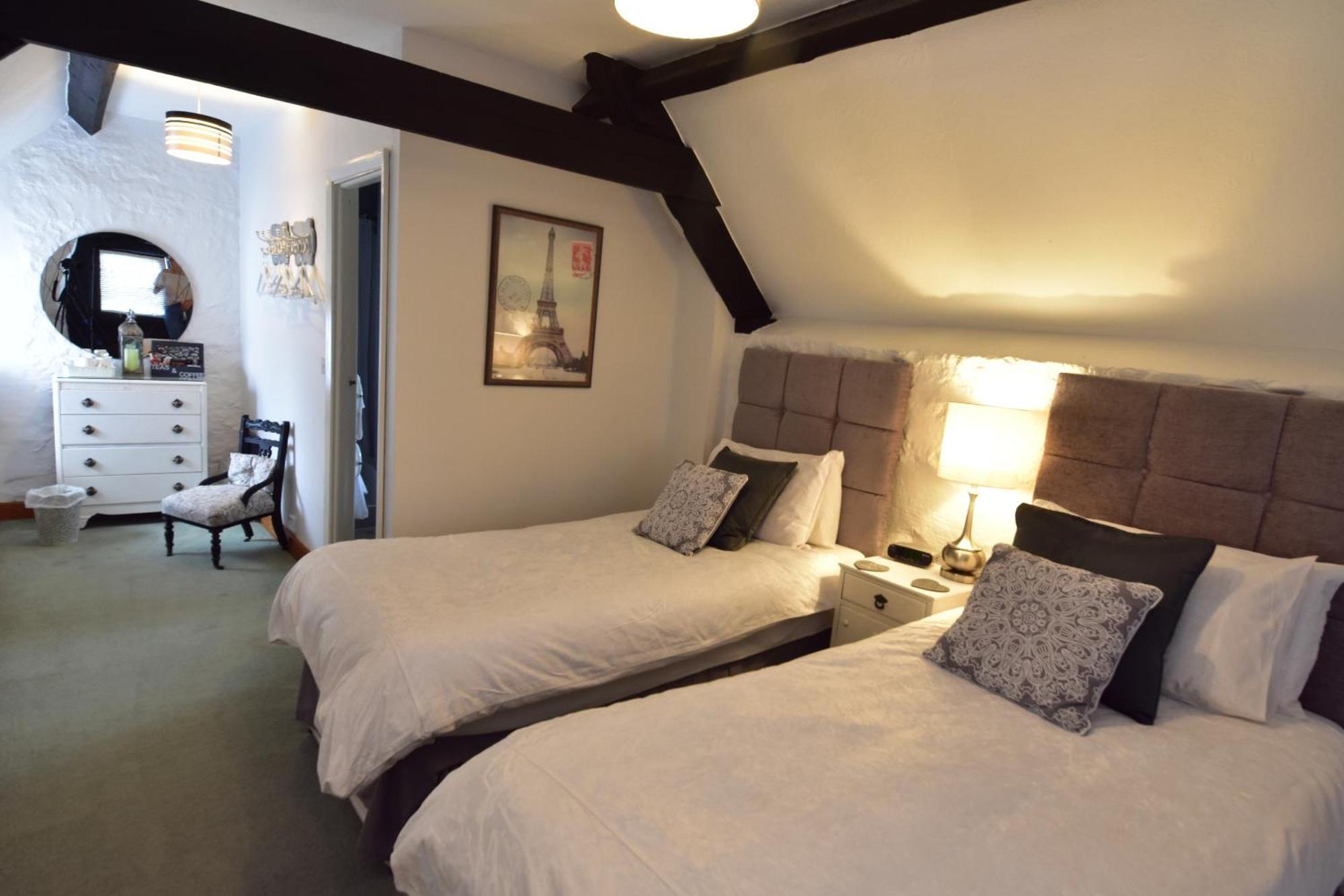 Steps Farmhouse B&B Майнхед Стая снимка